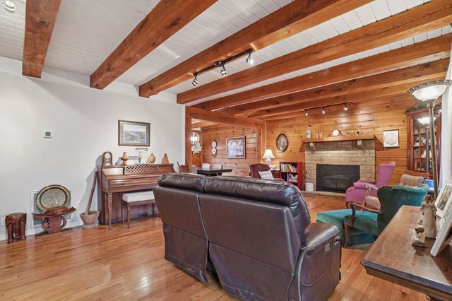 747 Lone Oak Dr, Pegram, TN 37143