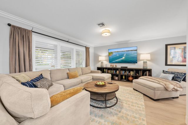 104 Elsa Road, Jupiter, FL 33477