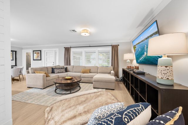 104 Elsa Road, Jupiter, FL 33477