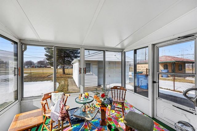 30955 Iroquois Drive, Warren, MI 48088