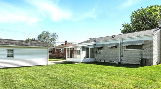 30955 Iroquois Drive, Warren, MI 48088