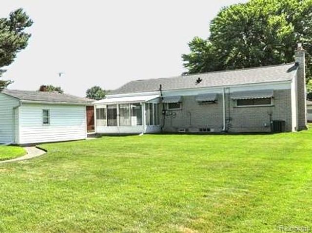 30955 Iroquois Drive, Warren, MI 48088