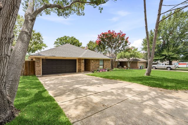 7520 Jamie Renee Lane, North Richland Hills, TX 76182