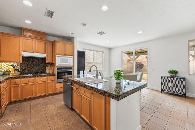 6304 Starview Drive, Lancaster, CA 93536
