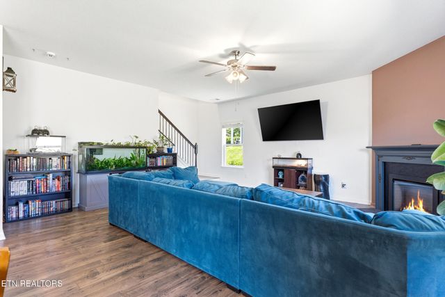 165 Ashe Ave, Lenoir City, TN 37771