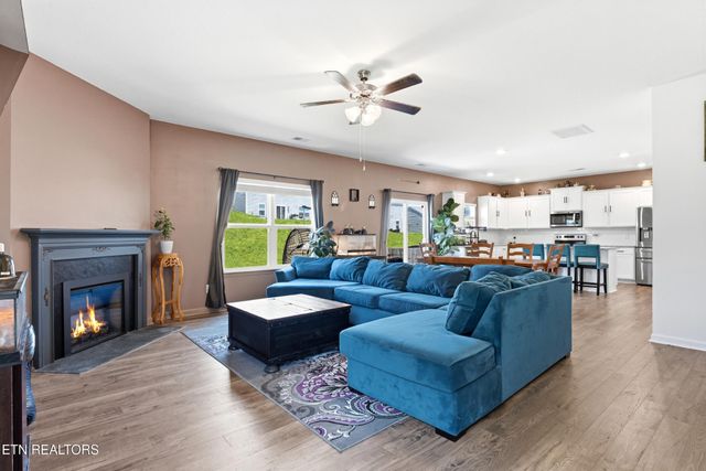165 Ashe Ave, Lenoir City, TN 37771