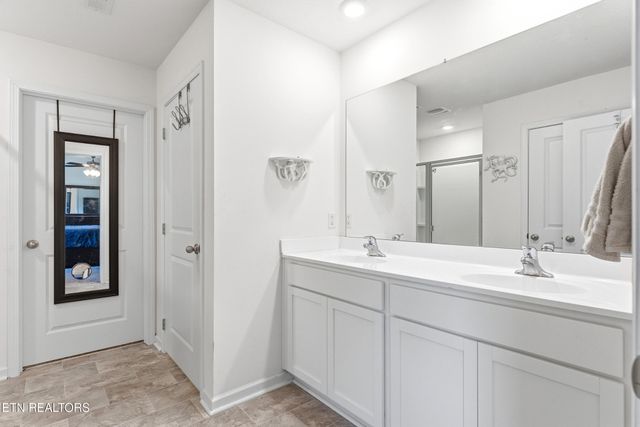 165 Ashe Ave, Lenoir City, TN 37771