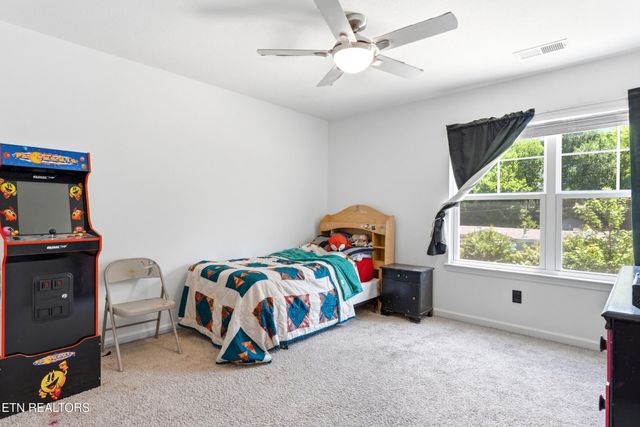 165 Ashe Ave, Lenoir City, TN 37771