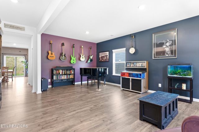 165 Ashe Ave, Lenoir City, TN 37771
