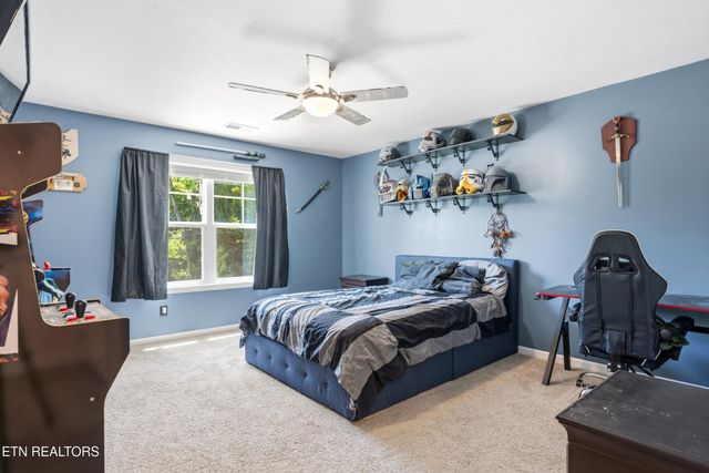 165 Ashe Ave, Lenoir City, TN 37771