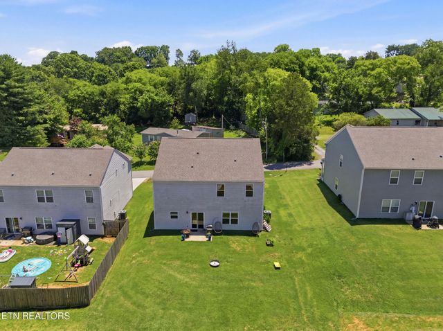 165 Ashe Ave, Lenoir City, TN 37771
