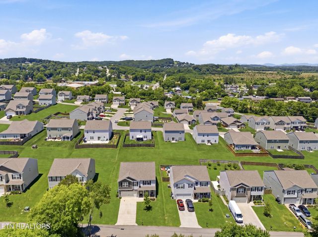 165 Ashe Ave, Lenoir City, TN 37771