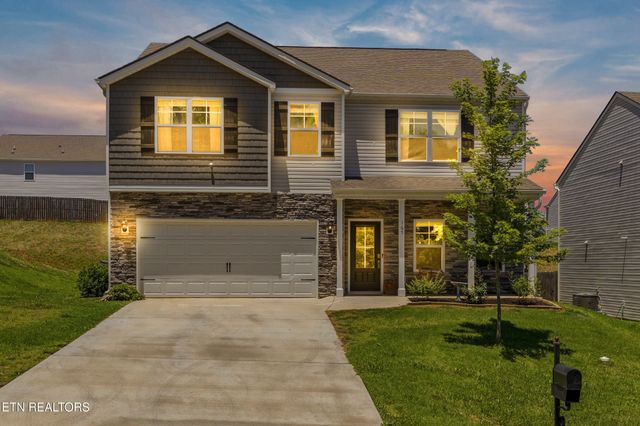 165 Ashe Ave, Lenoir City, TN 37771
