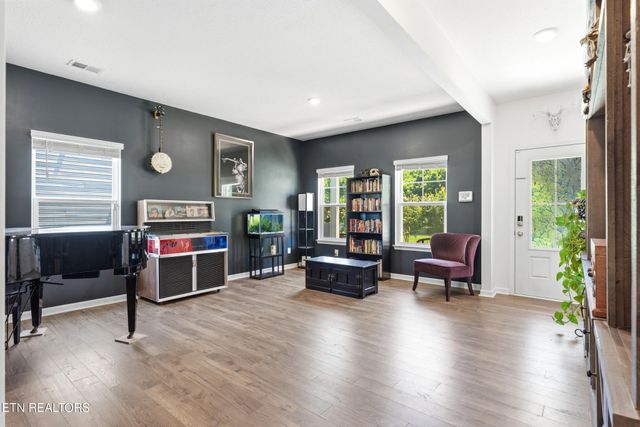 165 Ashe Ave, Lenoir City, TN 37771