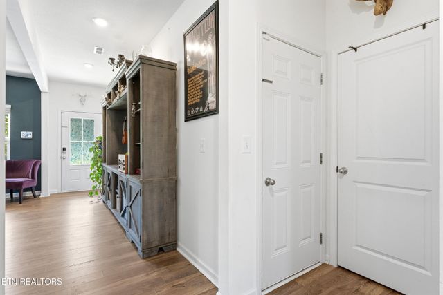 165 Ashe Ave, Lenoir City, TN 37771