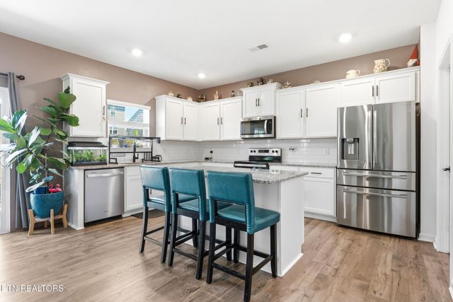 165 Ashe Ave, Lenoir City, TN 37771