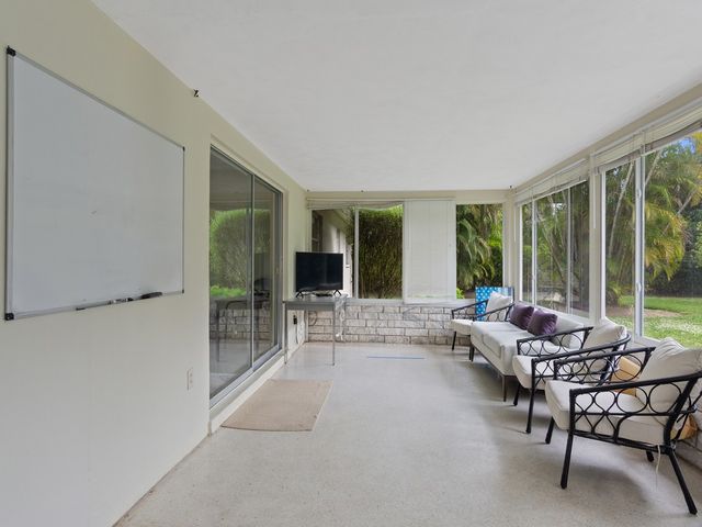 712 Iris Lane, Vero Beach, FL 32963