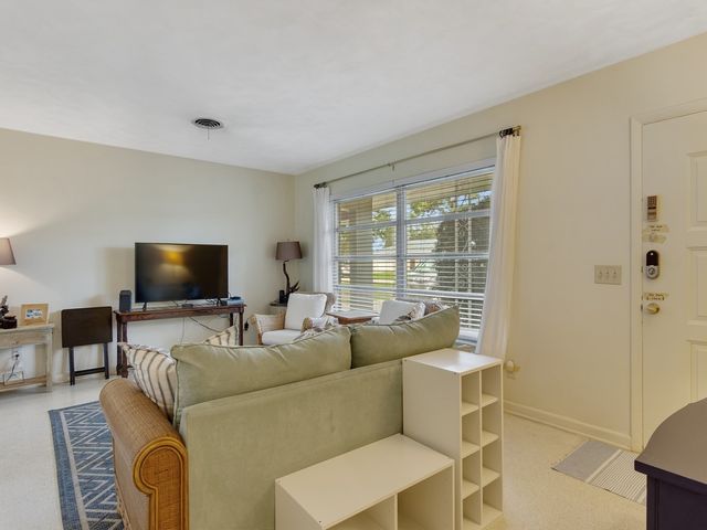 712 Iris Lane, Vero Beach, FL 32963