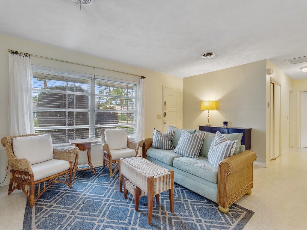 712 Iris Lane, Vero Beach, FL 32963