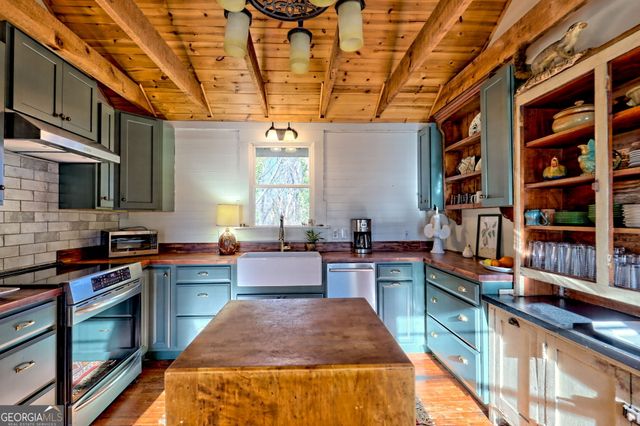 98 Pickett Hill Street, Clayton, GA 30525