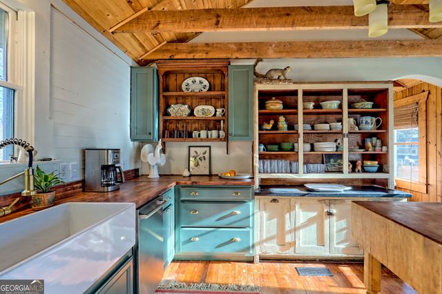 98 Pickett Hill Street, Clayton, GA 30525