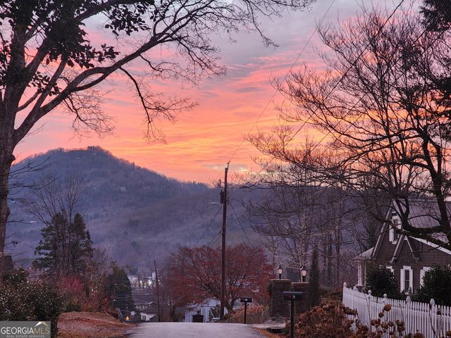 98 Pickett Hill Street, Clayton, GA 30525