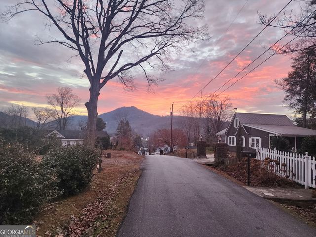 98 Pickett Hill Street, Clayton, GA 30525