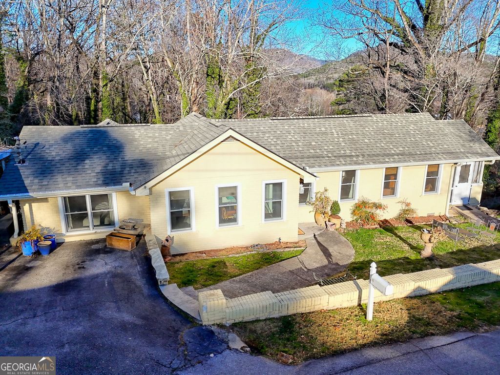 98 Pickett Hill Street, Clayton, GA 30525