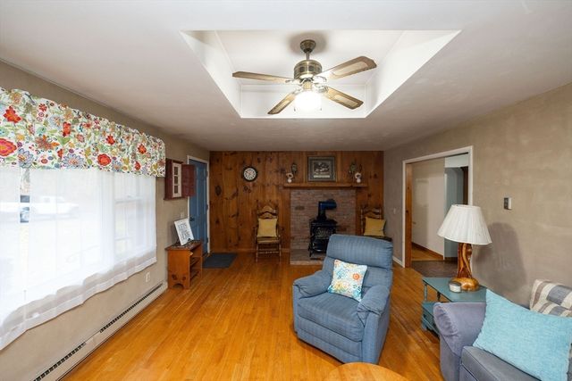 411 Dennison Dr, Southbridge, MA 01550
