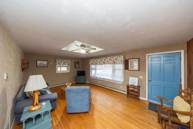 411 Dennison Dr, Southbridge, MA 01550