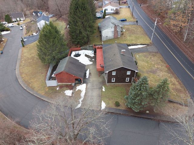 411 Dennison Dr, Southbridge, MA 01550