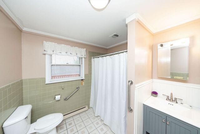 411 Dennison Dr, Southbridge, MA 01550