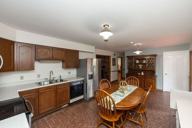 411 Dennison Dr, Southbridge, MA 01550