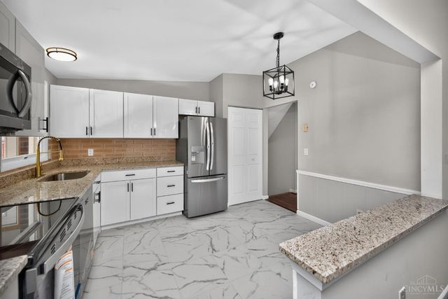 11255 Logenberry Circle, Forest Park, OH 45240