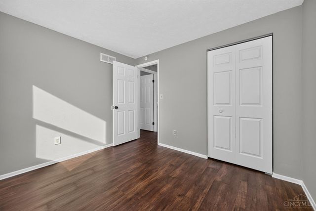 11255 Logenberry Circle, Forest Park, OH 45240