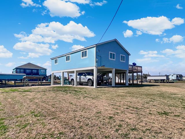 982 County Road 204, Sargent, TX 77414