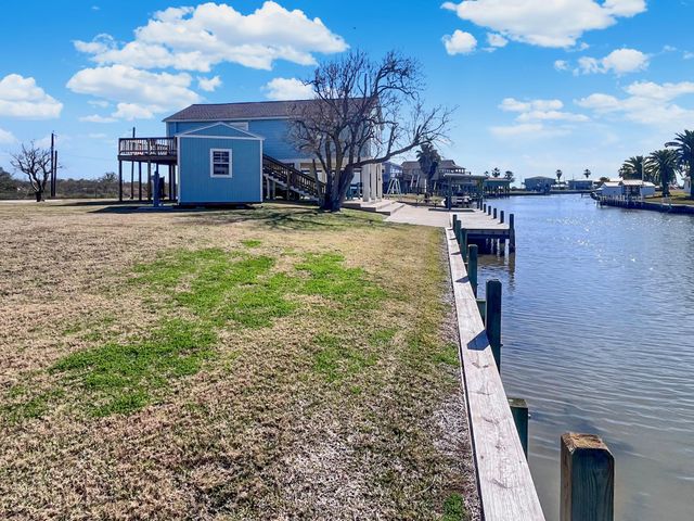 982 County Road 204, Sargent, TX 77414