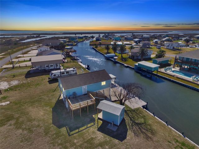 982 County Road 204, Sargent, TX 77414