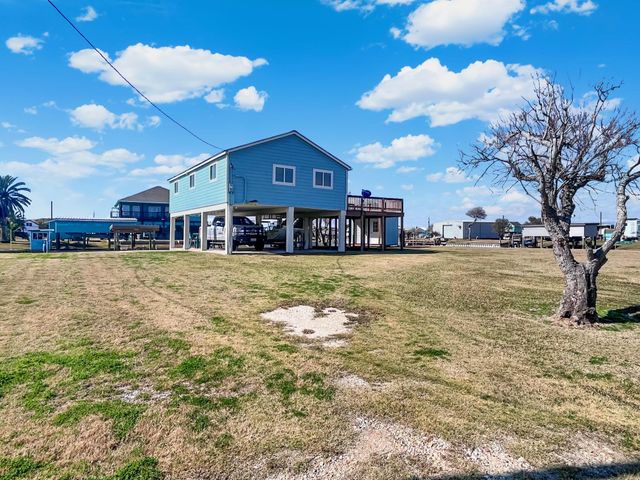 982 County Road 204, Sargent, TX 77414
