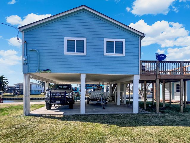 982 County Road 204, Sargent, TX 77414