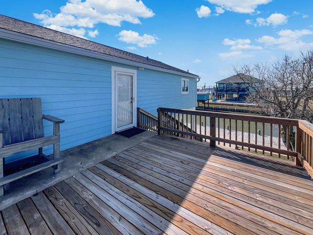 982 County Road 204, Sargent, TX 77414