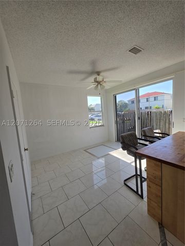 21250 NE 8th Pl 1, Miami, FL 33179