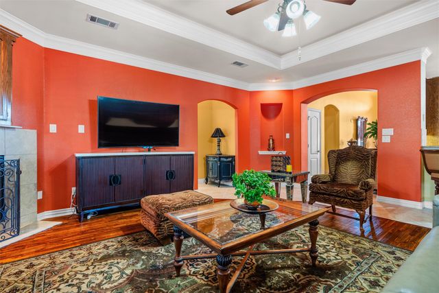 5841 River Meadows Place, Fort Worth, TX 76112