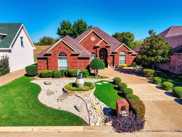 5841 River Meadows Place, Fort Worth, TX 76112