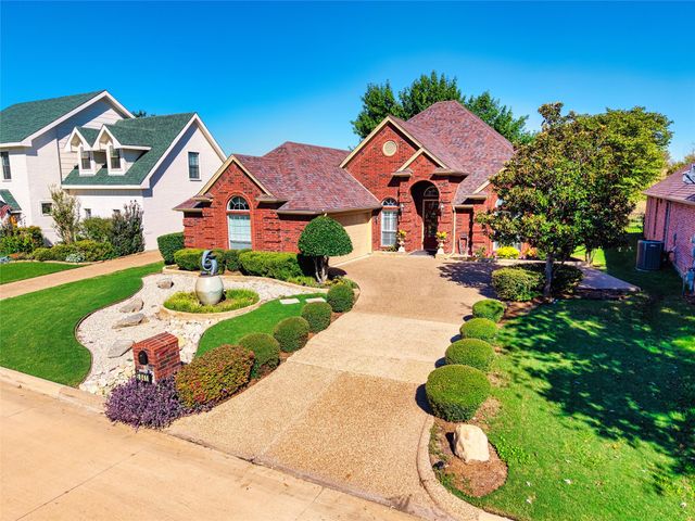 5841 River Meadows Place, Fort Worth, TX 76112