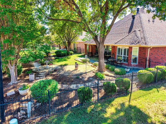 5841 River Meadows Place, Fort Worth, TX 76112