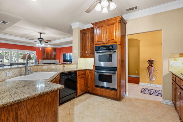 5841 River Meadows Place, Fort Worth, TX 76112