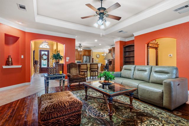 5841 River Meadows Place, Fort Worth, TX 76112