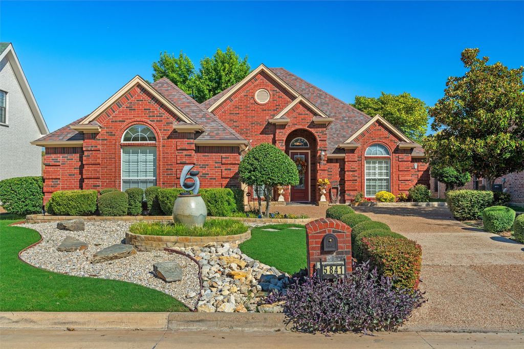 5841 River Meadows Place, Fort Worth, TX 76112