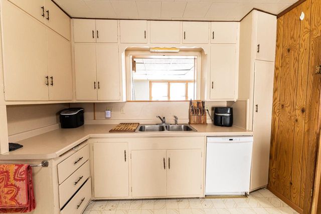 903 Hollister Avenue, Tomah, WI 54660